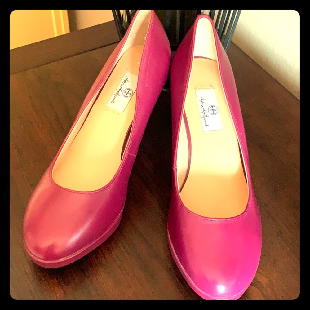 Hot in Hollywood pink pumps